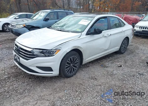 2019 Volkswagen Jetta 1.4T R-Line/1.4T S/Se z USA, uszkodzony, nr VIN 3VWCB7BU1KM161258